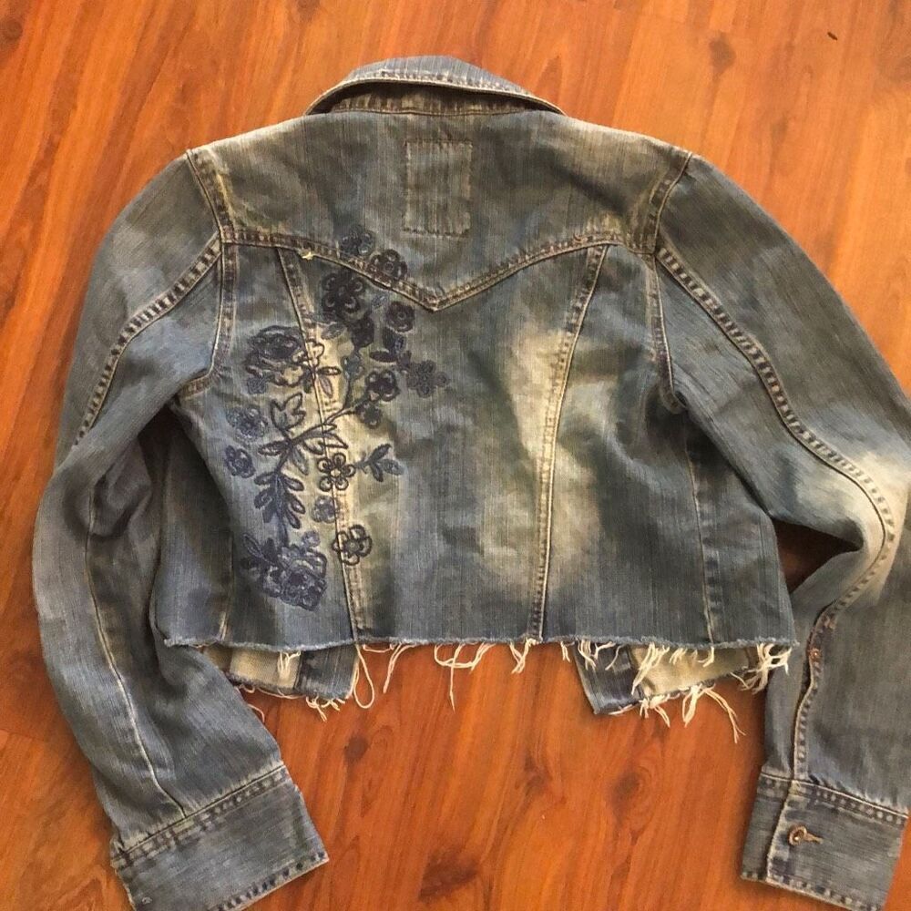Aeropostale Embroidered distressed, jean jacket, cropped size S